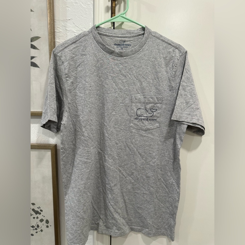 This is a classic grey vineyard vines short sleeve tee